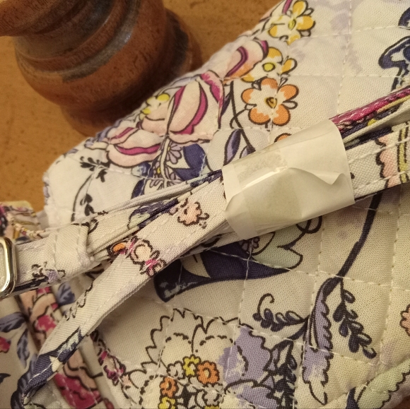 Vera Bradley Hummingbird Park Carson Cellphone Crossbody - Picture 5 of 12